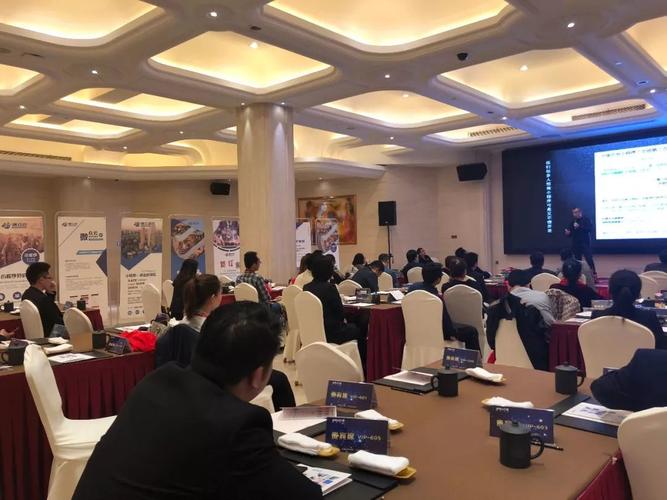 開發建設人工智能機器人項目,打造以騰訊核心戰略產品"小程序" 智慧